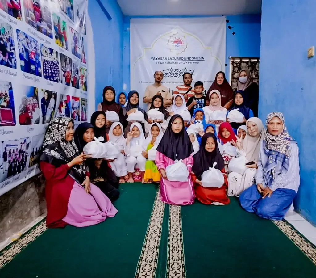 Berbagi kebaikan untuk anak yatim di hari lebaran yatim