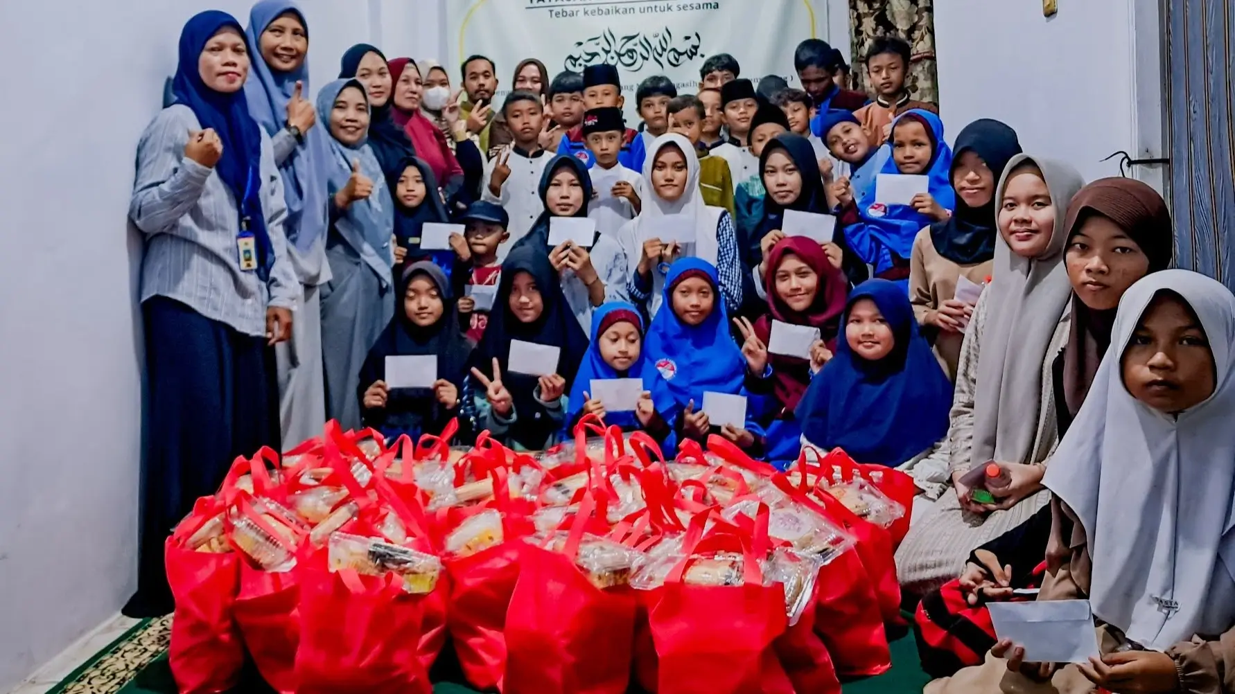 dikumentasi kegiatan santunan bulanan